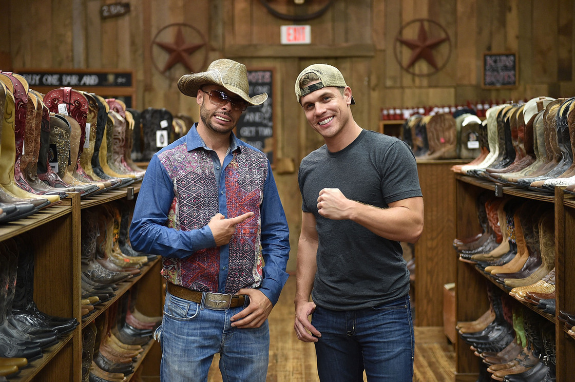 Dustin Lynch to Appear on CMT’s “The Ed Bassmaster Show” Tonight – Get the Scoop! Dustin Lynch to Appear on CMT’s “The Ed Bassmaster Show” Tonight – Get the Scoop!