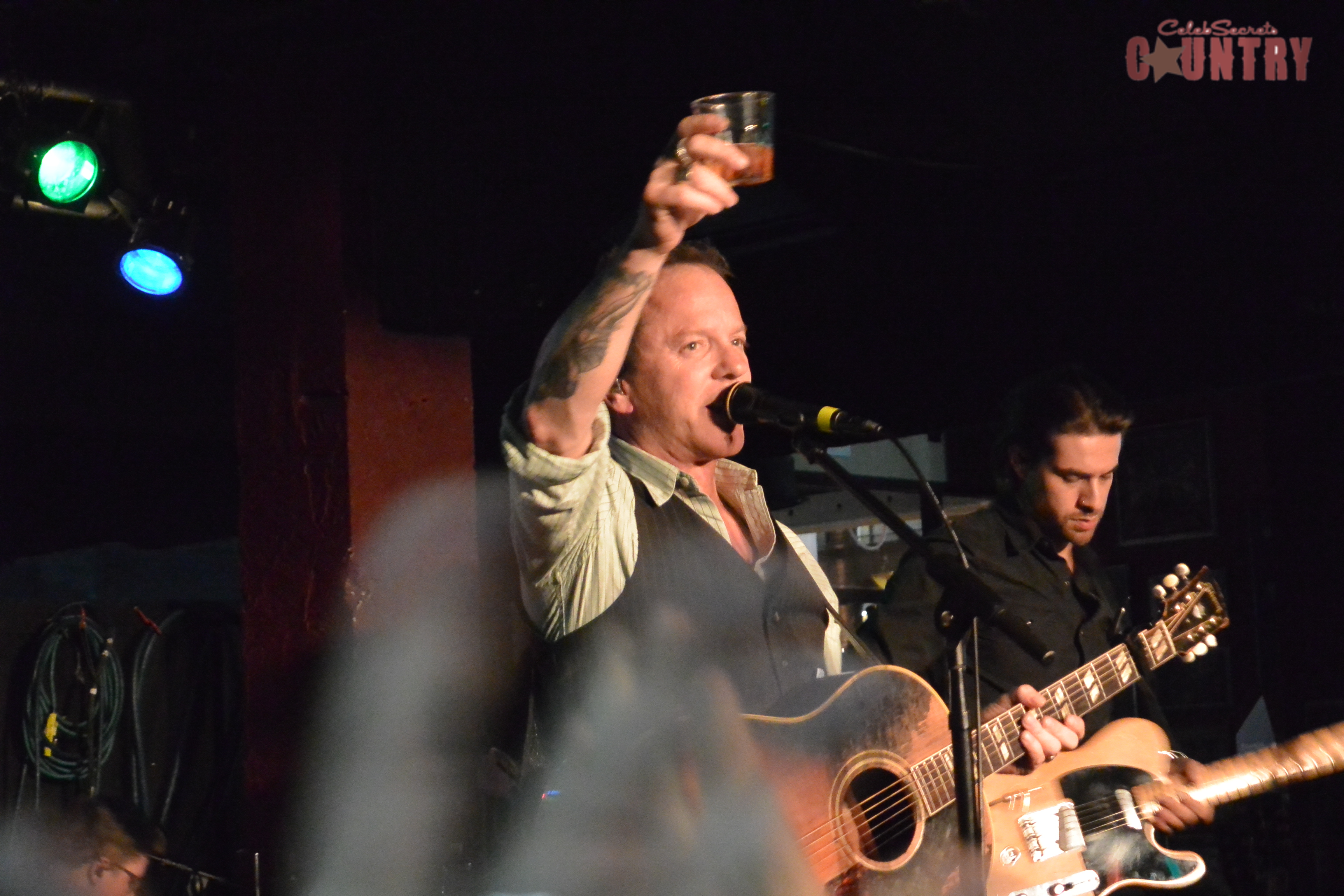 Show Review: Kiefer Sutherland @ A and R Bar – April 26, 2016 Show Review: Kiefer Sutherland @ A and R Bar – April 26, 2016