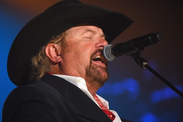 Toby Keith to Perform a Merle Haggard Tribute at the 2016 American Country Countdown Awards
