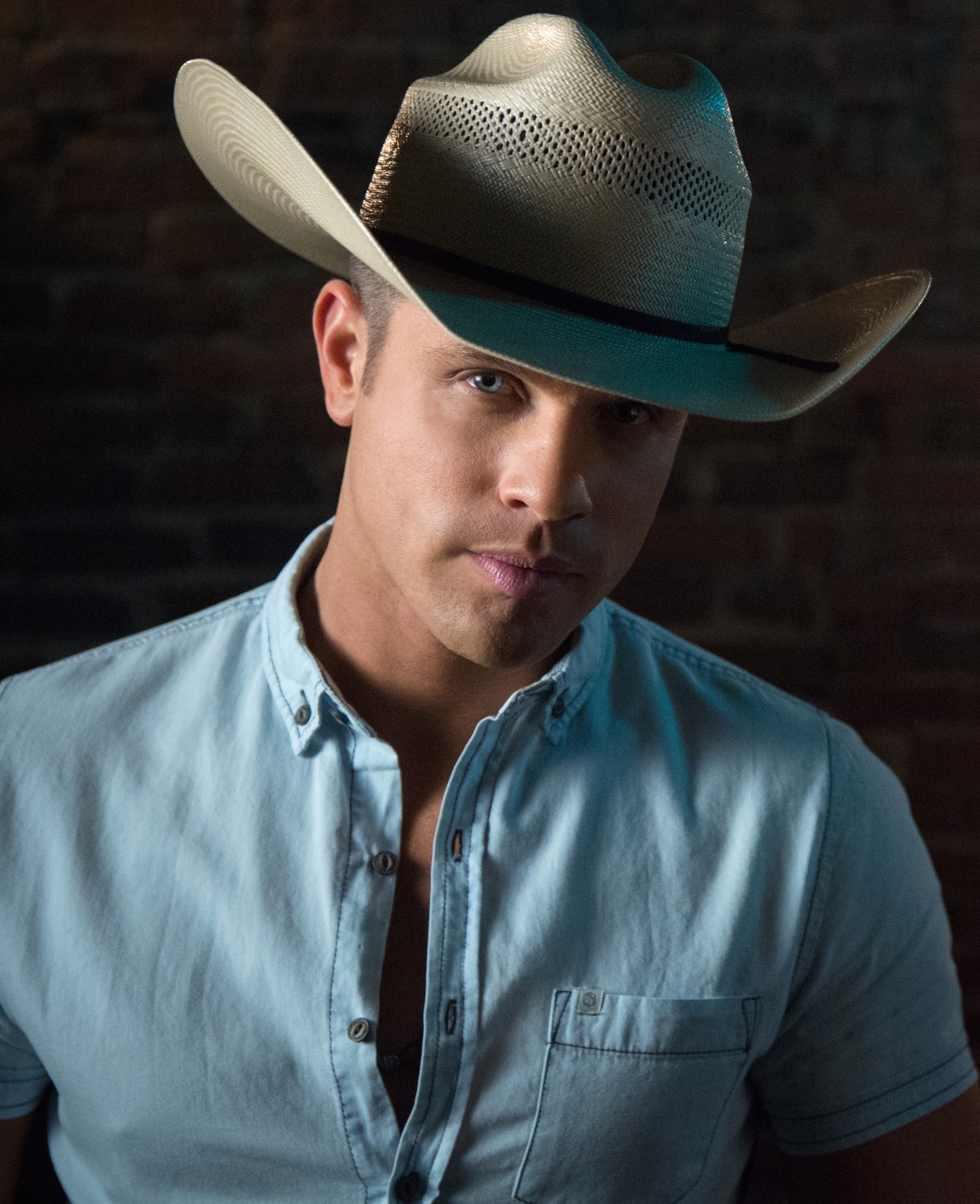 Dustin Lynch To Add Radio Host to His Talents This Month – All the Details! Dustin Lynch To Add Radio Host to His Talents This Month – All the Details!