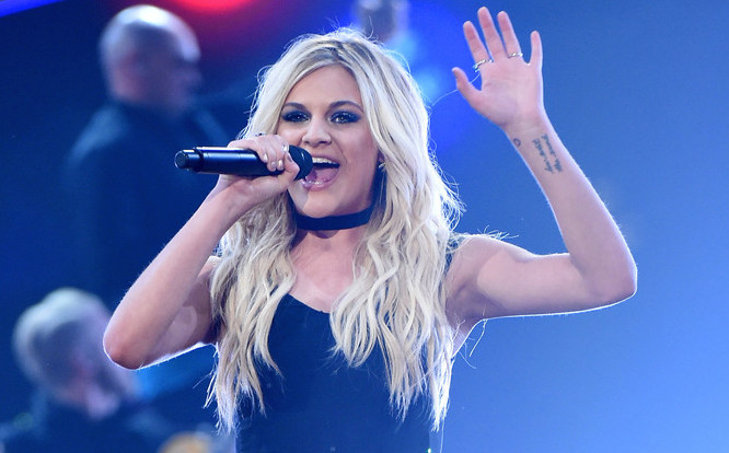 Kelsea Ballerini Is Giving Fans the “Neverland VIP Experience” on Tour this Summer – Details!