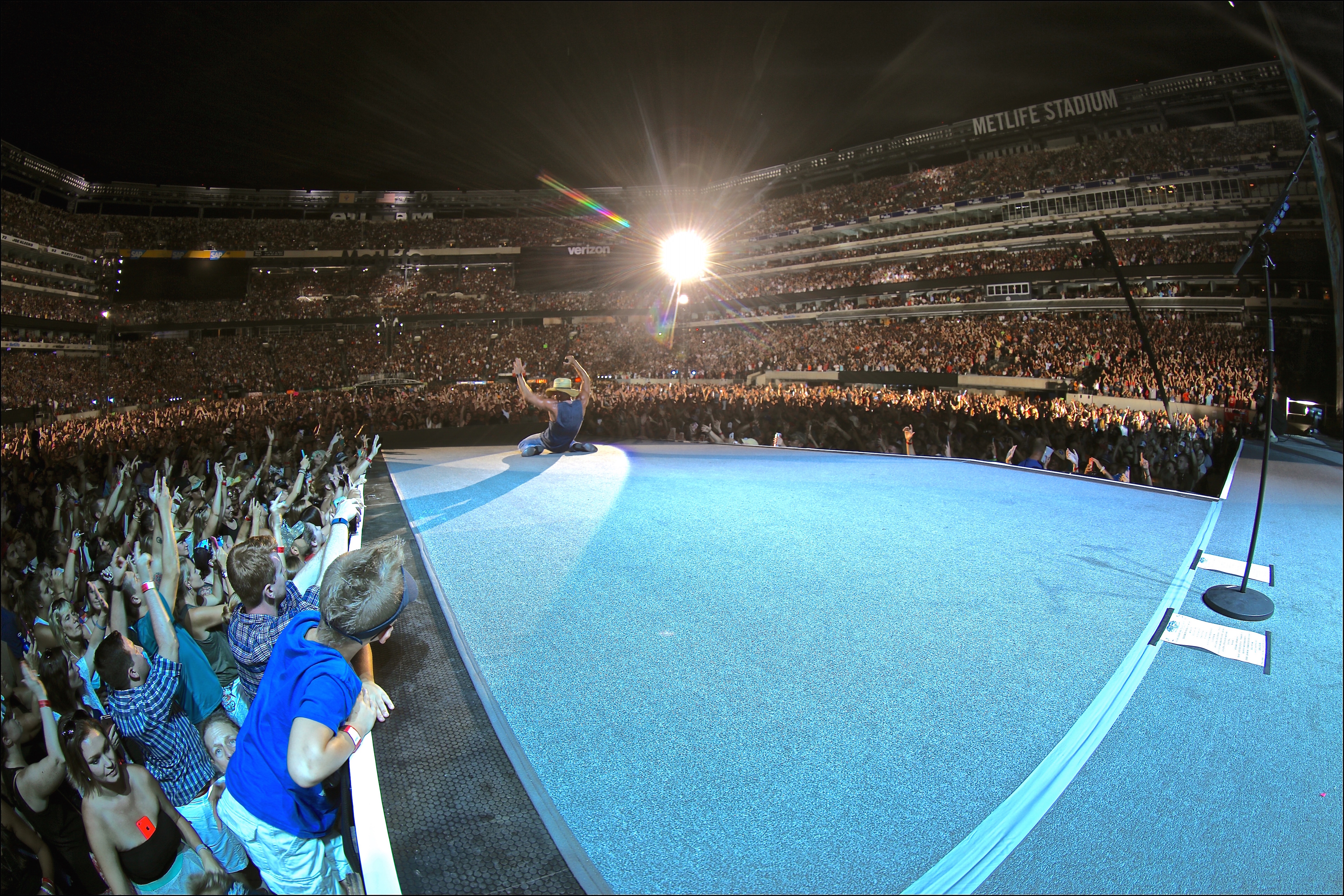 Kenny Chesney Rocks 56,292 at NJ’s MetLife Stadium Kenny Chesney Rocks 56,292 at NJ’s MetLife Stadium