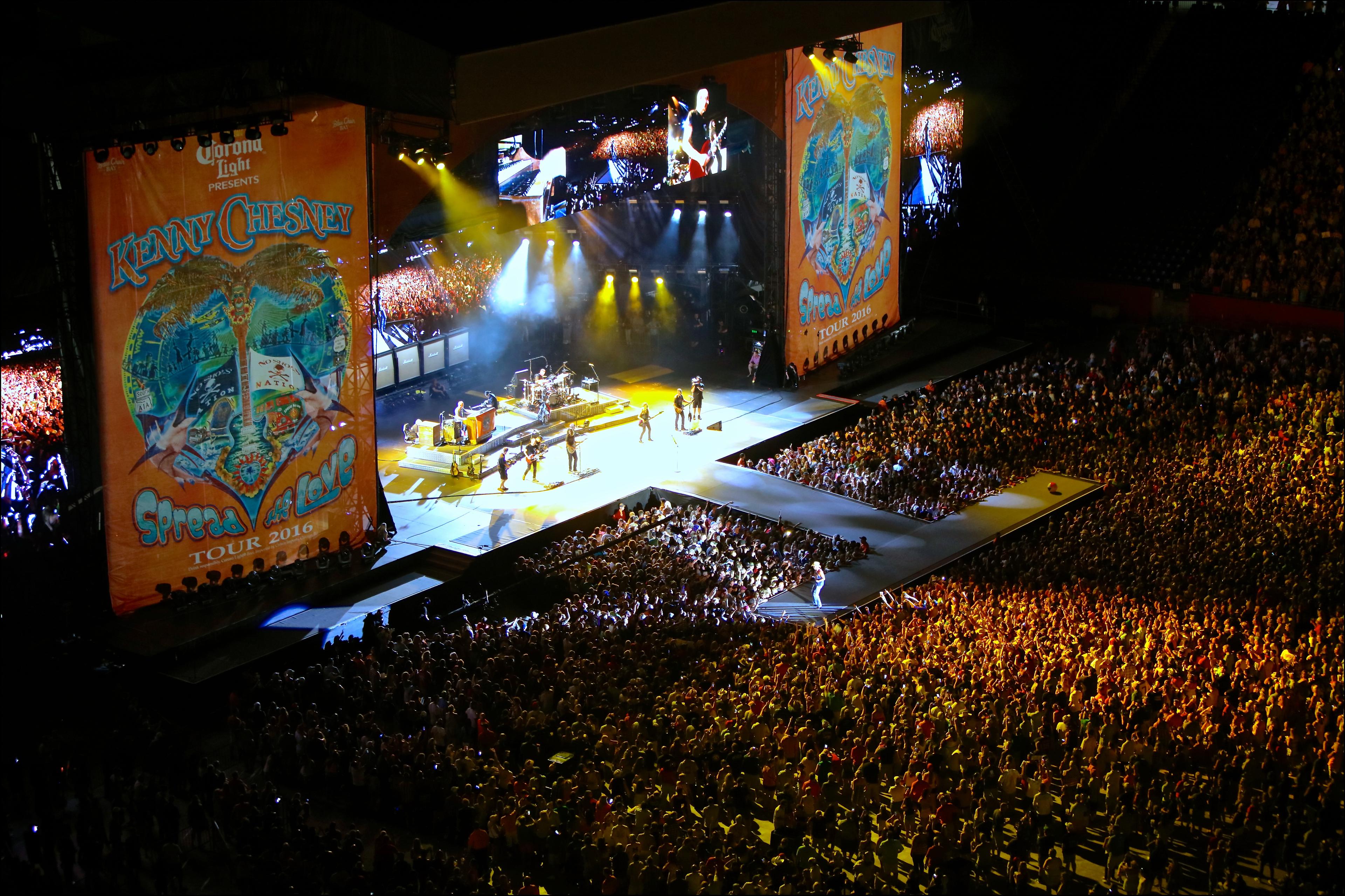 Kenny Chesney Spreads The Love to 121,399 in Boston This Weekend Kenny Chesney Spreads The Love to 121,399 in Boston This Weekend