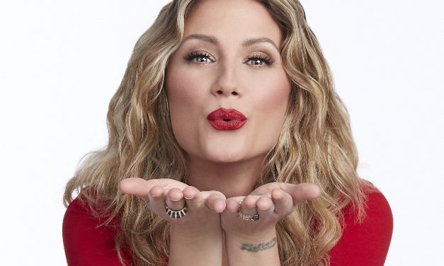 Interview/Review: Jennifer Nettles Makes Holiday Debut with “To Celebrate Christmas”