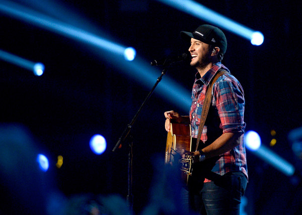 Luke Bryan Plays The First Show of Farm Tour in a Sling