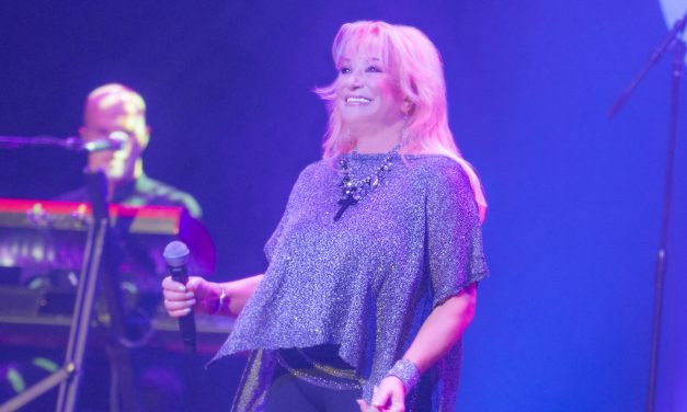 Tanya Tucker Hospitalized After Suffering Upper Respiratory Infection