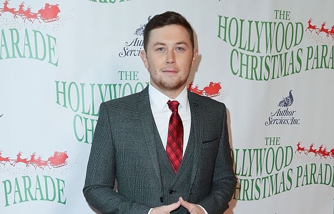 VIDEO: Scotty McCreery Shares Holiday Traditions at the 2016 Hollywood Christmas Parade