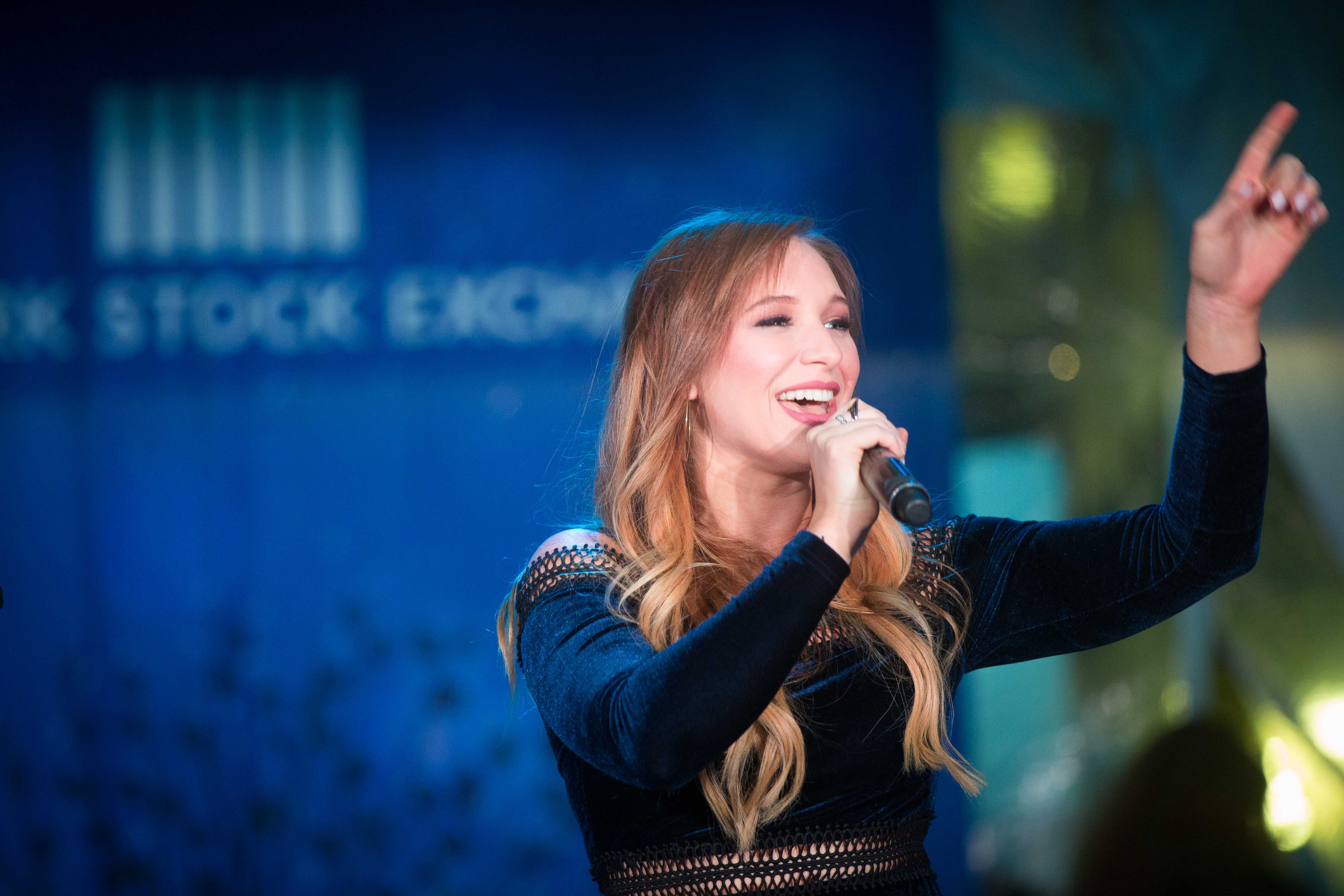 Olivia Lane Shines at 93rd Annual New York Stock Exchange Tree Lighting OLIVIA LANE