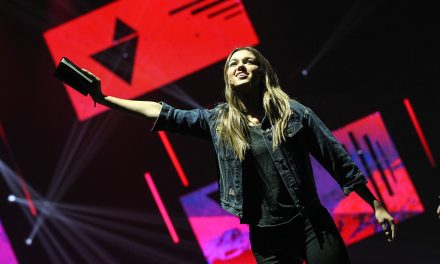 Sadie Robertson Delivers Inspiring Demonstration of Vulnerability In Kick-Off of “The Live Original Tour” in Dallas