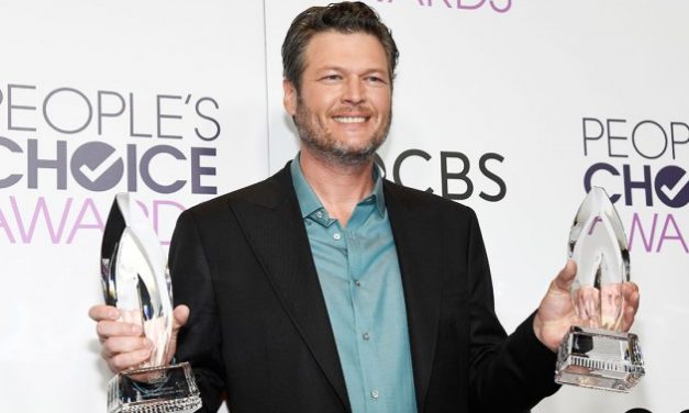 Blake Shelton Comes Up Big at People’s Choice Awards 2017