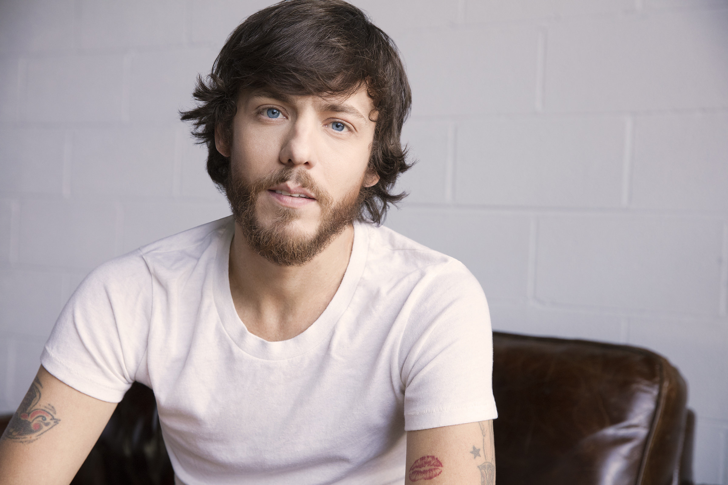 Chris Janson’s “Holdin’ Her” Hits Top 20!