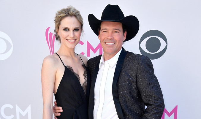 Clay Walker and Wife Announce They are Expecting on the 52nd ACM Awards Red Carpet