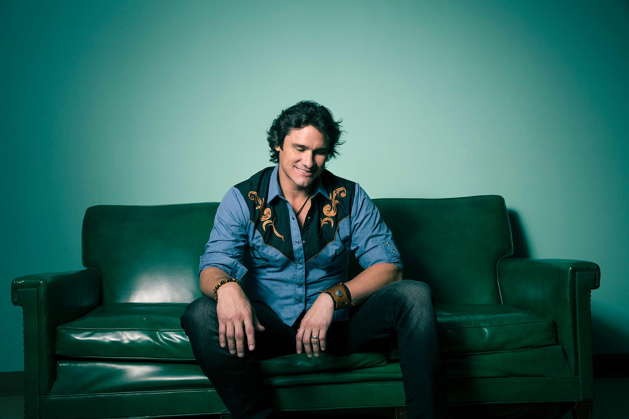 Joe Nichols Talks About His Newest Traditional Country Album "Never Ge...