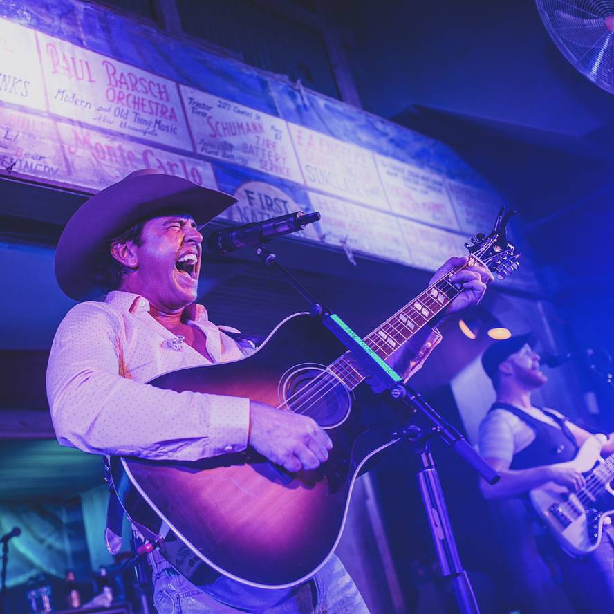 Q&A: Jon Wolfe Talks “Baby This and Baby That” and His #1 Song in Texas