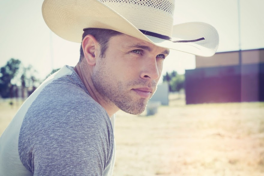 Dustin Lynch’s “Small Town Boy” is Up for Country Song of the Year at the 2018 iHeartRadio Music Awards