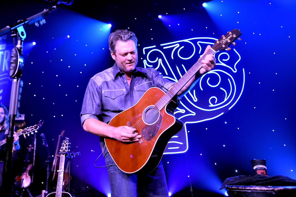 Blake Shelton Performs at Intimate Concert for Ultimate Fans on “Texoma Shore” Release Day – Review