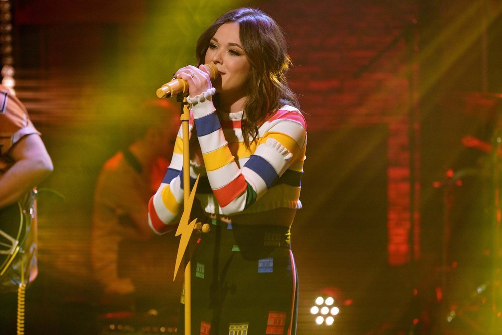 WATCH: Jillian Jacqueline Performs “Reasons” on Late Night with Seth Meyers