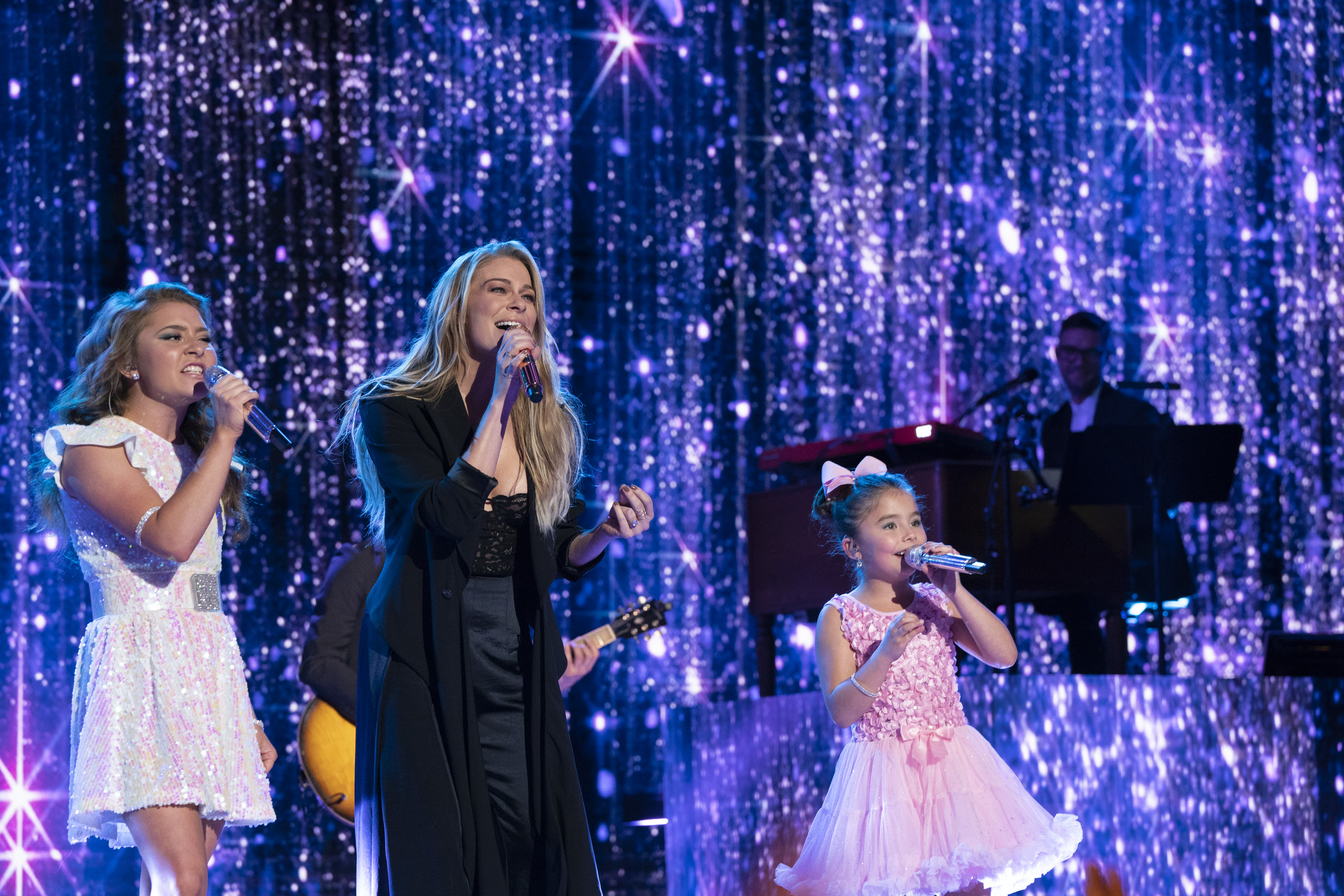 LeAnn Rimes Makes Surprise Appearance at ‘American Idol’ and Announces New EP