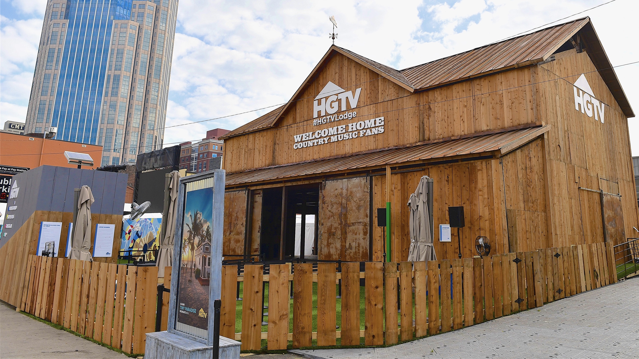 Dierks Bentley, Chris Young, Lauren Alaina + The Brady Bunch Among Guests Appearing at the HGTV Lodge at CMA Fest 2019