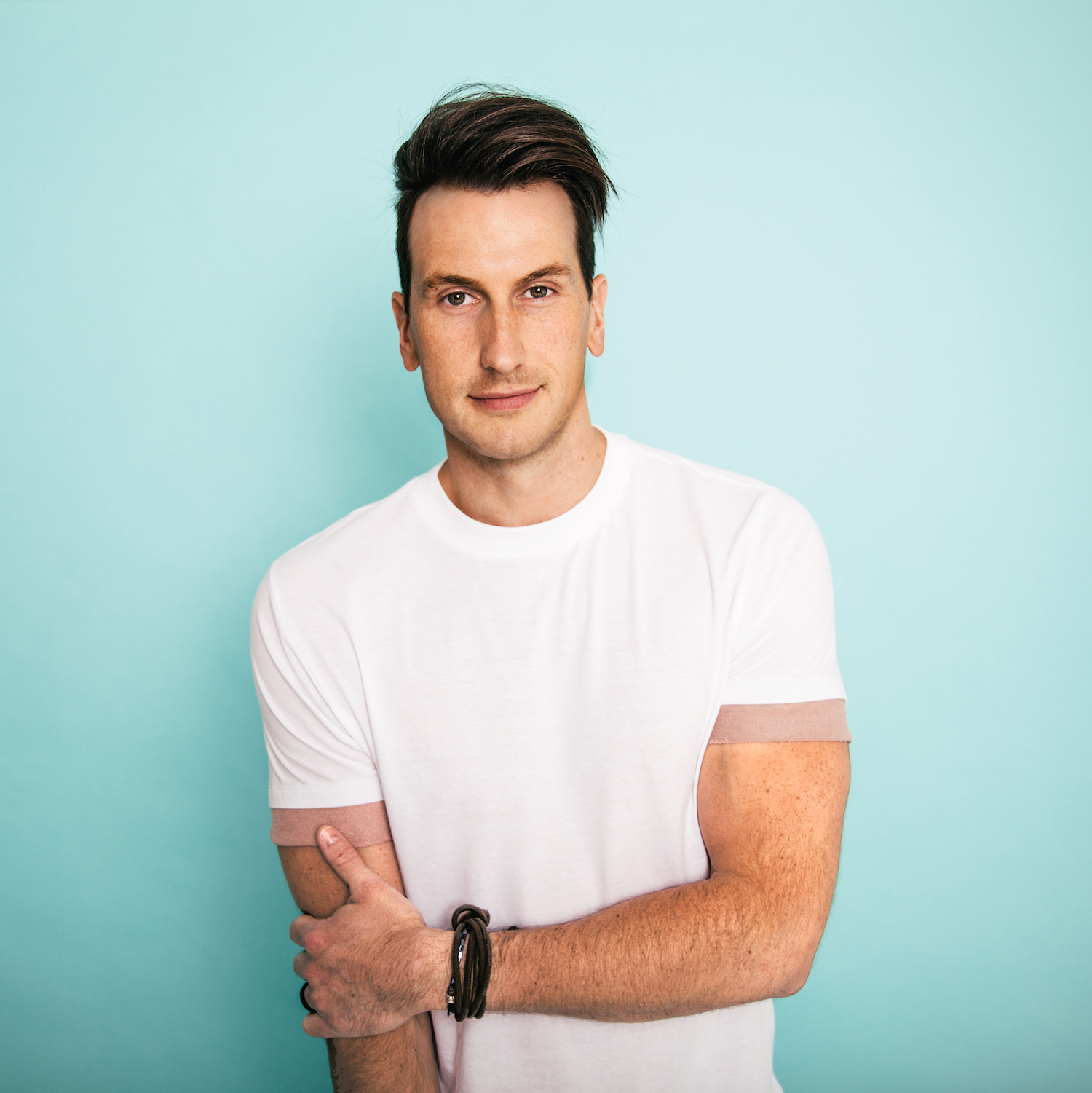 Russell Dickerson Unveils Music Video for “Blue Tacoma” – Watch Now