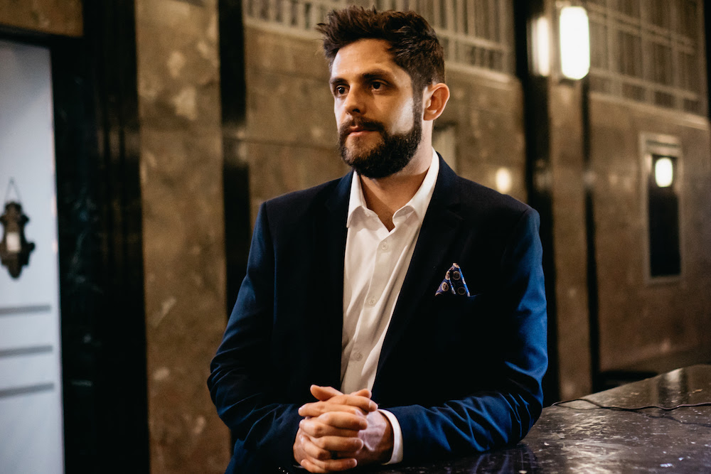 Thomas Rhett Unveils Music Video for “Leave Right Now” with Martin Jensen – Watch Now