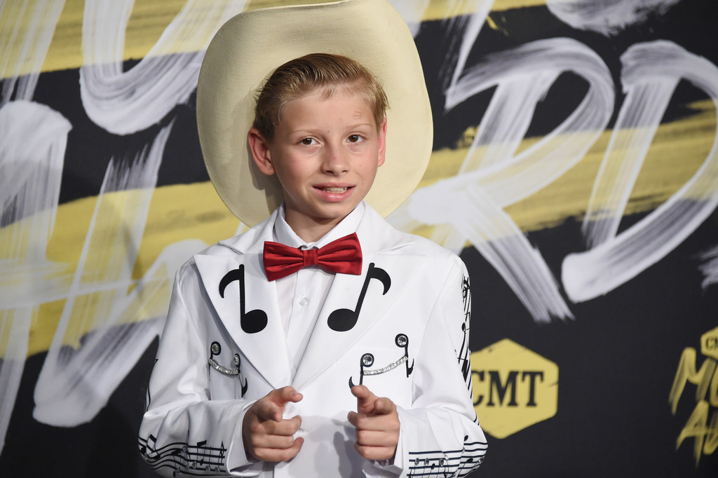 Mason Ramsey Performing “Famous” Live is Bound to Make Your Heart Melt – Watch