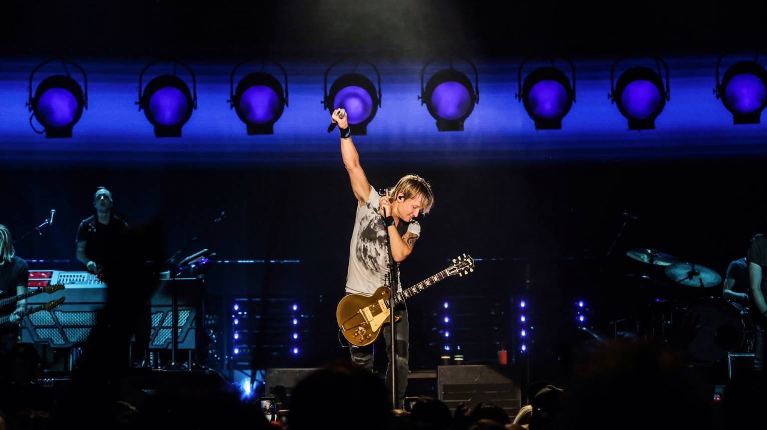 Keith Urban Delivers a Star Studded Show in Nashville During GRAFFITI U World Tour