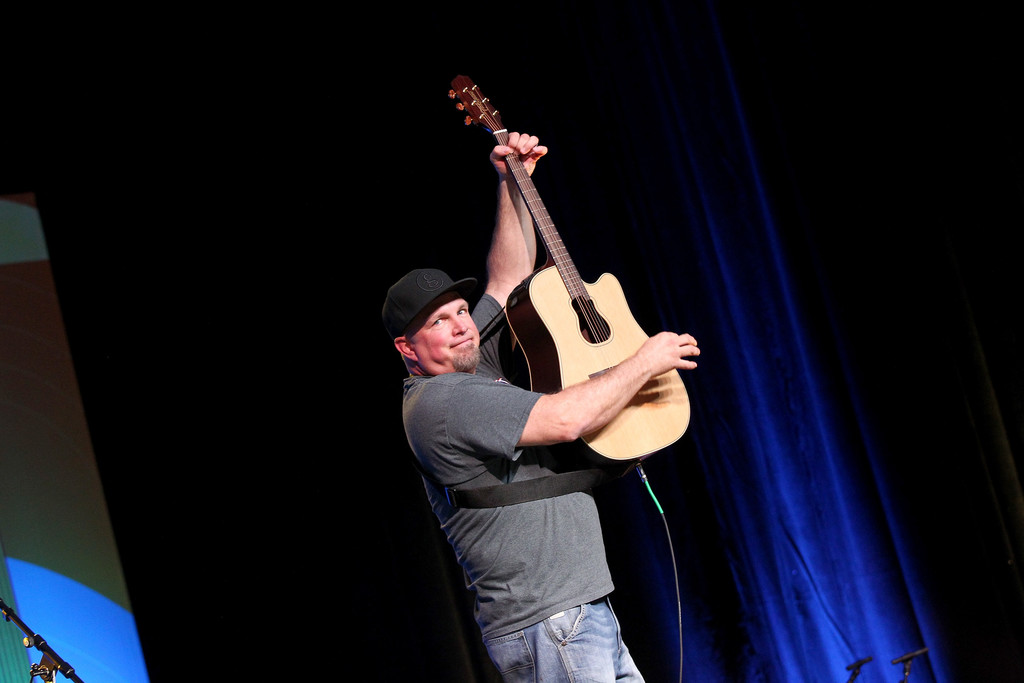 Garth Brooks Reveals Details About The Anthology Part III, LIVE