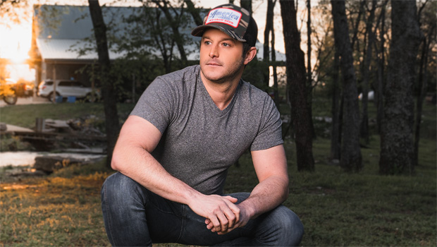 A Decade After His Debut Single Reached #1, Easton Corbin Proves He ‘Didn’t Miss A Beat’ With His New Song