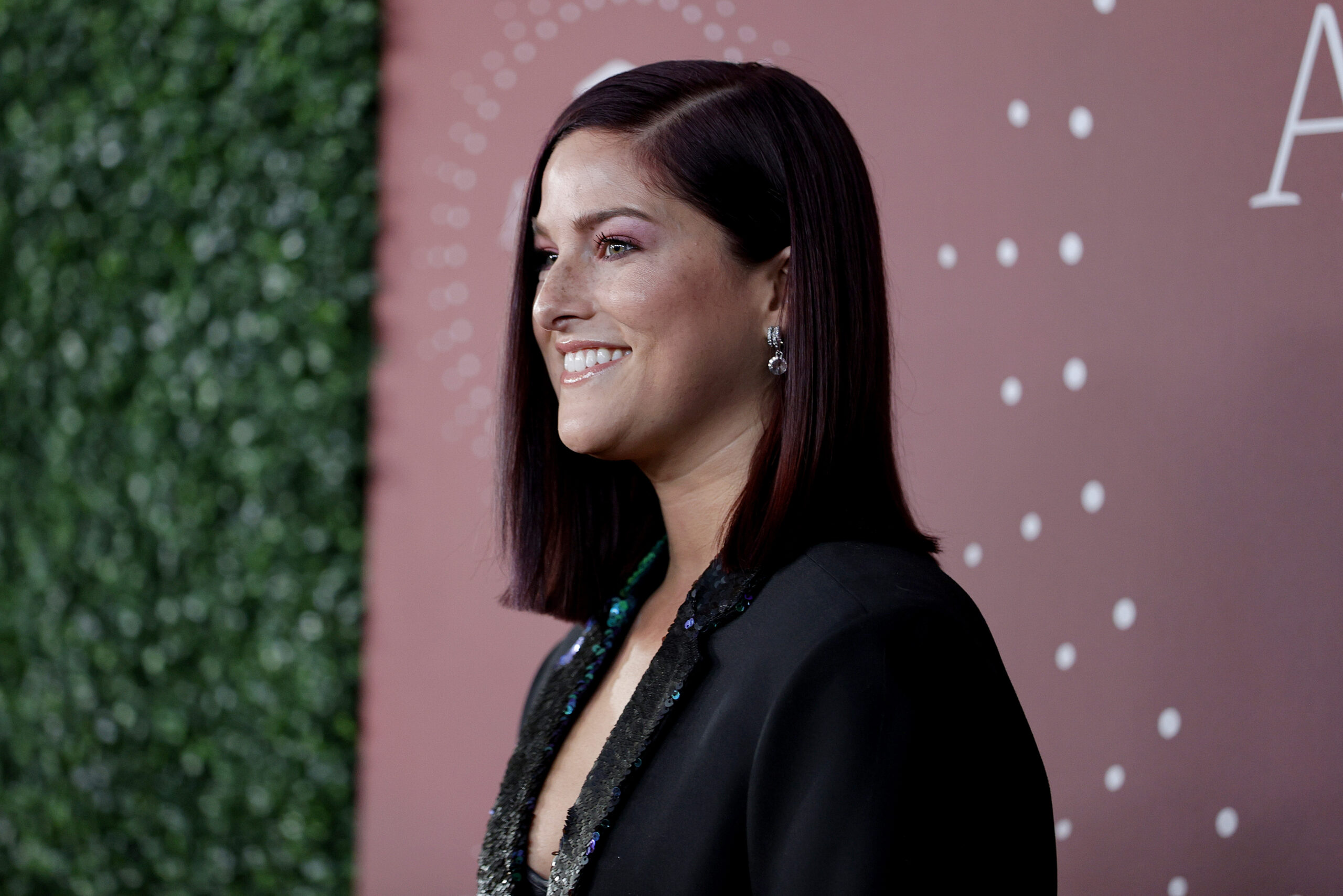 Cassadee Pope Says She’s “Baring Her Soul” on New Vulnerable Album THRIVE (Exclusive)