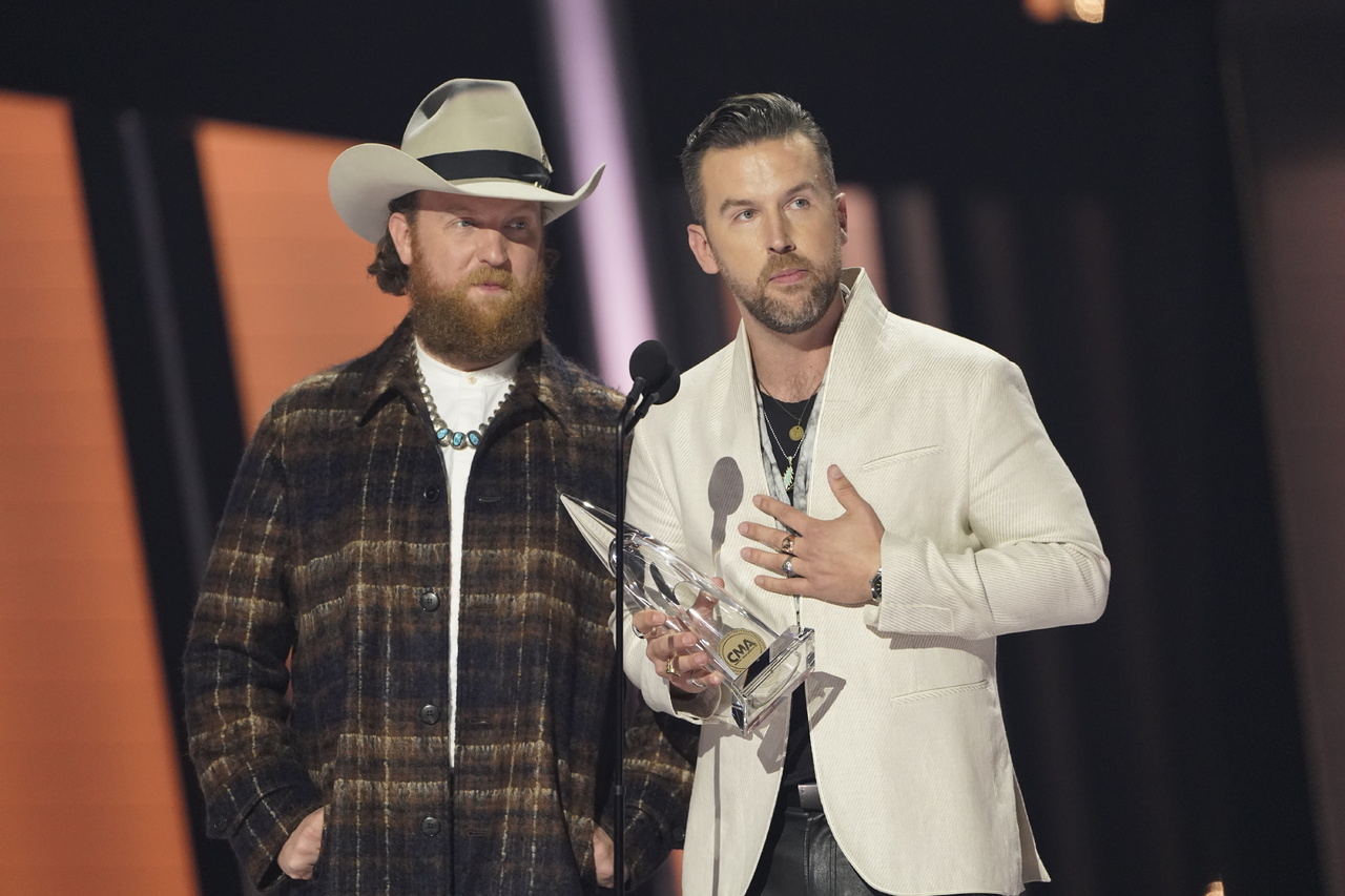 T.J. Osborne Calls For Inclusivity at 2021 CMA Awards with Moving Performance of ‘Younger Me’ (Watch)