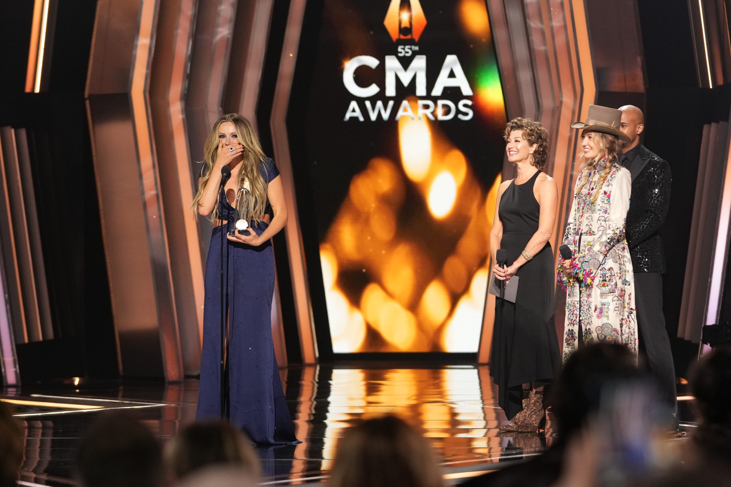 Carly Pearce Reflects on Win for “Female Vocalist of the Year” at 2021 CMA Awards (Exclusive)
