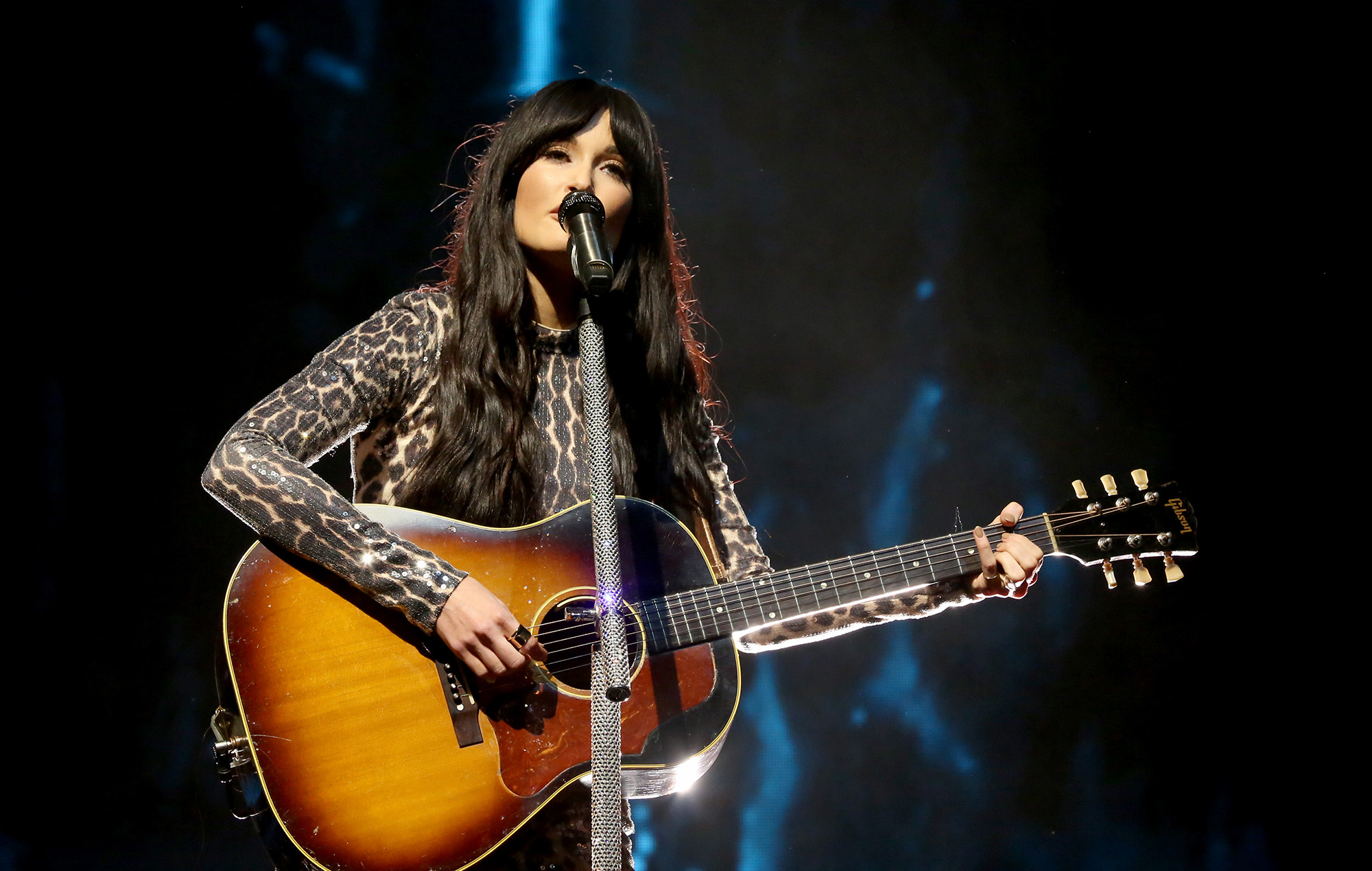 Kacey Musgraves Covers Dolly Parton’s “9 To 5” During Her Recent Show Stop (Watch)