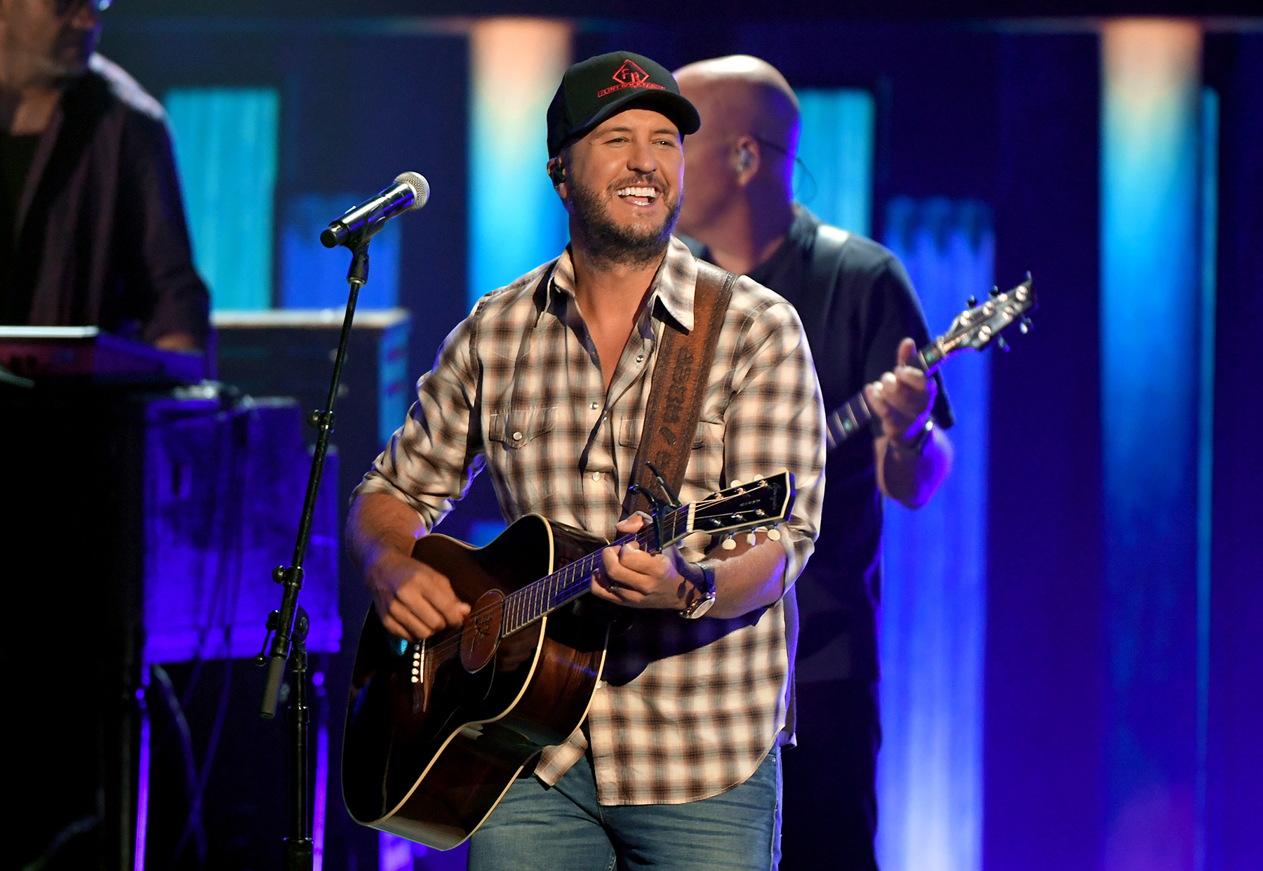Luke Bryan Announces His “RAISED UP RIGHT TOUR” for 2022 with Riley Green and Mitchell Tenpenny