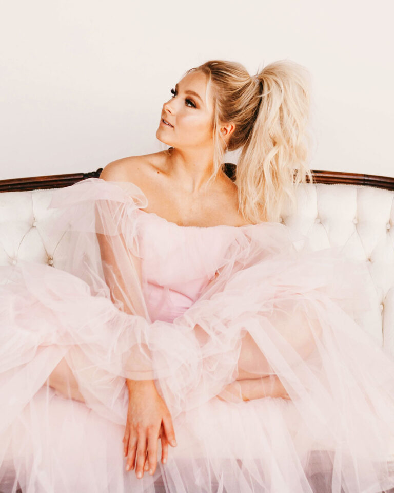 Erin Grand is Giving Her Debut EP a New Life by Unveiling “Casual Sessions” Every Week (Premiere)